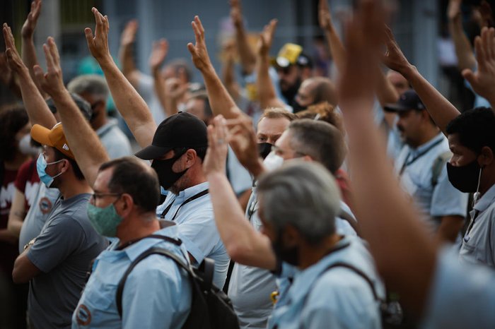 Em uma assembleia realizada na tarde desta quinta-feira, funcionários da Carris consolidaram posição e decidiram entrar em greve a partir de sexta