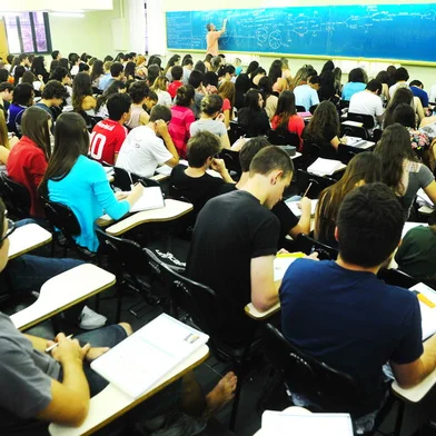 PORTO ALEGRE, RS, BRASIL 10H Preparação para o Vestibular UFRGS. VeStibulandos lotam a sala decursinho pré-vestibular nas vésperas para o vestibular de Verão da UFRGS. (JEAN SCHWAZ/ZERO HORA)<!-- NICAID(8988247) -->