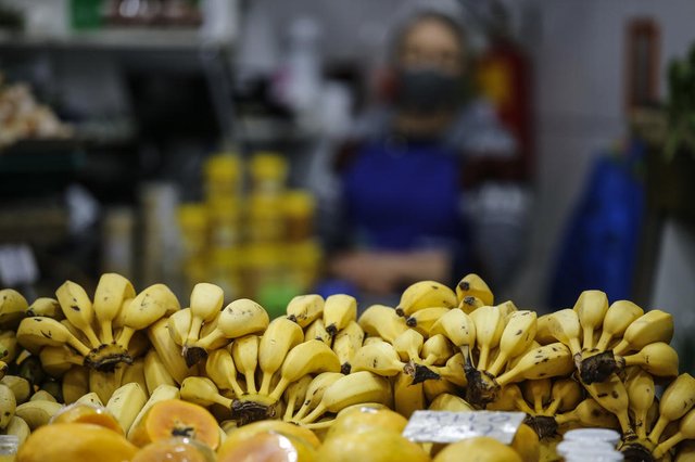 PORTO ALEGRE, RS, BRASIL - 2021.09.08 -  A inflação na mesa do brasileiro. Alimentos como batata e carne trazem alta nos preços, enquanto a banana teve redução. (Foto: ANDRÉ ÁVILA/ Agência RBS)<!-- NICAID(14884566) -->