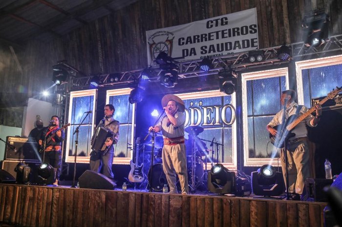 Em agosto, Grupo Rodeio comandou jantar-show no CTG Carreteiros da Saudade, em Gravataí