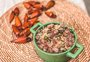 Entrevero e farofa: aprenda a preparar as duas receitas com pinhão