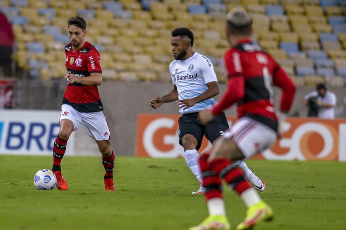 Zagueiro leva terceiro cartão amarelo e desfalcará o Flamengo na próxima rodada