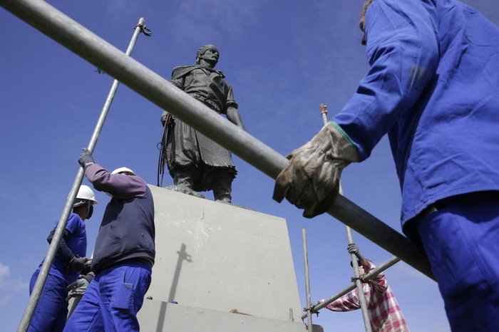 Trabalhadores iniciaram os trabalhos na manhã desta quarta