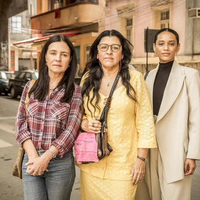 amor de mãe, Vitoria (Taís Araujo), Lurdes (Regina Casé) e Thelma (Adriana Esteves)<!-- NICAID(14433094) -->