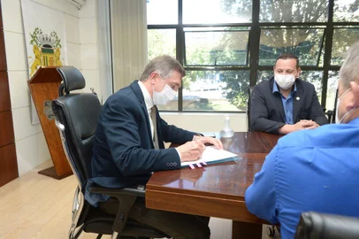 Sancionada a lei que autoriza a compra de uniformes para a rede municipal<!-- NICAID(14901779) -->