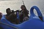 In this photograph taken on September 28, 2021 Taliban fighters ride on a paddle boat at Qargha Lake on the outskirts of Kabul. - This is Afghanistan! a Taliban fighter shouts on the pirate ship ride at a fairground in western Kabul, as his armed comrades cackle and whoop on board the rickety attraction. (Photo by WAKIL KOHSAR / AFP) / TO GO WITH: Afghanistan-conflict-fairground, SCENE by James EDGAREditoria: WARLocal: QarghahIndexador: WAKIL KOHSARSecao: leisure (general)Fonte: AFPFotógrafo: STF<!-- NICAID(14902169) -->