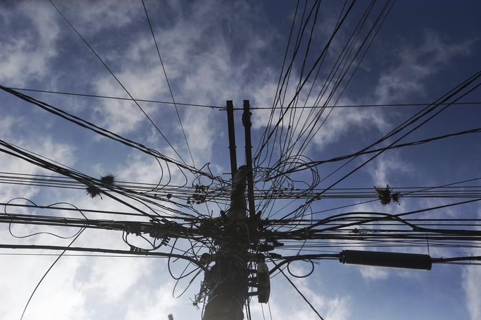 Maior parte dos cabos são de telefonia, TV a cabo e outros