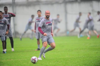 CAXIAS DO SUL, RS, BRASIL, 28/09/2021. Treino do Caxias no CT Baixada Rubra/Vanderlei Bersaghi. O Caxias se prepara para o jogo da volta das oitavas de final da Série D do Campeonato Brasileiro. Na foto, atacante Michel. (Porthus Junior/Agência RBS)<!-- NICAID(14901237) -->