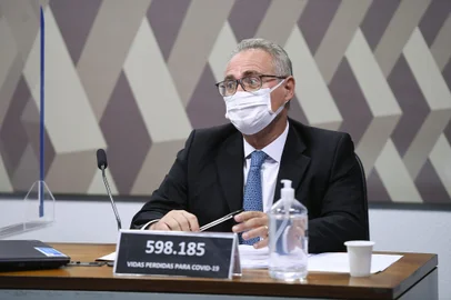 Renan Calheiros diz que Bolsonaro com certeza será indiciado pela CPI da Covid<!-- NICAID(14906671) -->