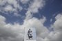 07/10/2021 - PORTO ALEGRE, RS - Enquanto estátua do Laçador passa por reformas, uma reprodução fotográfica em banner em tamanho real foi instalada no local. (Foto: Mateus Bruxel / Agência RBS)<!-- NICAID(14908726) -->