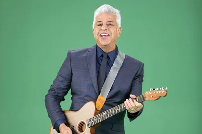 Lulu Santos, uma das vozes mais populares da música brasileira, fará live transmitida com exclusividade pelo Globoplay, e com sinal aberto para não assinantes da plataforma, no sábado, dia 9 de outubro, às 20h. A Lulu Live marca o início da nova turnê do cantor e compositor e celebra o lançamento de ¿Inocentes¿, sua música inédita em parceria com a banda Melim<!-- NICAID(14908993) -->