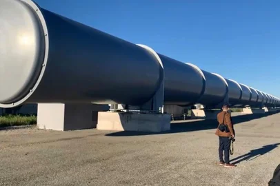Visita às instalações da HyperloopTT<!-- NICAID(14909786) -->