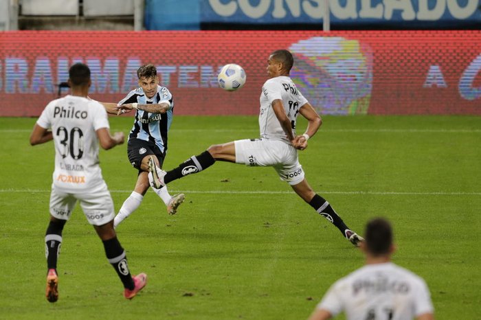 Grêmio agenda reunião para debater renovação de contrato com Ferreira