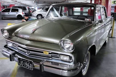 Encontro Noturno de Carros Antigos no Bourbon San Pellegrino<!-- NICAID(14919943) -->