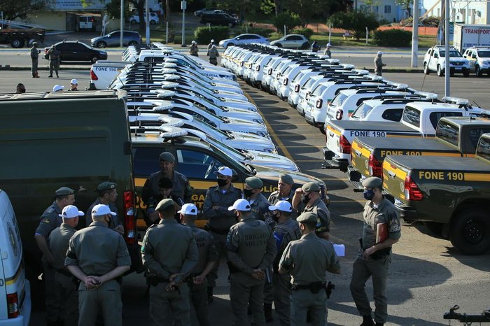 Quinze caminhonetes Hilux também foram entregues para o uso no policiamento ostensivo