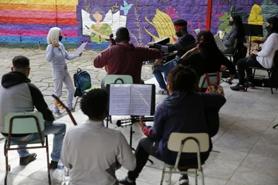 PORTO ALEGRE, RS, BRASIL - 2021.04.10 - Governo alemão reconhece trabalho feito pela Orquestra Villa-lobos. Na foto: Cecília (Foto: ANDRÉ ÁVILA/ Agência RBS)<!-- NICAID(14906182) -->