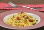 Carbonara, Alfredo e Parisiense: aprenda essas três receitas clássicas para comemorar o Dia do Macarrão