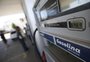 Postos começam a receber gasolina com ICMS menor nesta segunda-feira