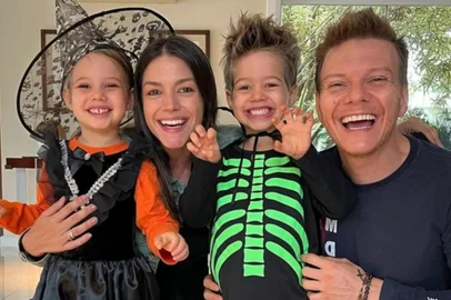 Thais Fersoza e Michel Teló mostram empolgação dos filhos com primeiro Halloween em família<!-- NICAID(14928078) -->
