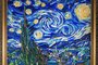 Obra Noite Estrelada (after Van Gogh), 2020, feita com sacolas plásticas, de Eduardo Srur.<!-- NICAID(14929253) -->