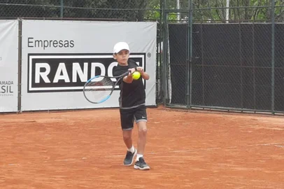 O Recreio da Juventude, em Caxias do Sul, recebeu durante o último fim de semana, mais uma etapa do Circuito de Tênis Gaúcho (CTG). Seguindo a qualidade dos eventos anteriores, o CTG definiu seus vencedores e colocou ainda mais pimenta na disputa pelo título simbólico do interior entre clubes.<!-- NICAID(14930239) -->