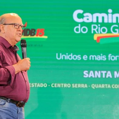 Cezar Schirmer no encontro do MDB de Santa Maria <!-- NICAID(14931011) -->