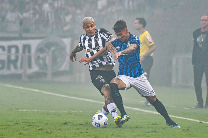 Grêmio desperdiça chances e perde para o Atlético-MG no Mineirão