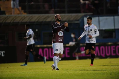 CAXIAS DO SUL, RS, BRASIL (10/10/2021)Ser Caxias X ABC pelas quartas de final da Série D do Campeonato Brasileiro no Estádio Centenário em Caxias do Sul (Antonio Valiente/Agência RBS)<!-- NICAID(14912000) -->