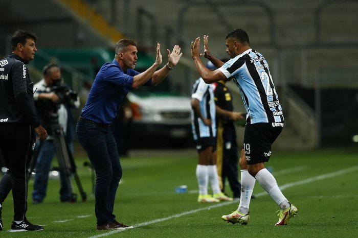 Dê nota aos jogadores de Grêmio x Fluminense hoje