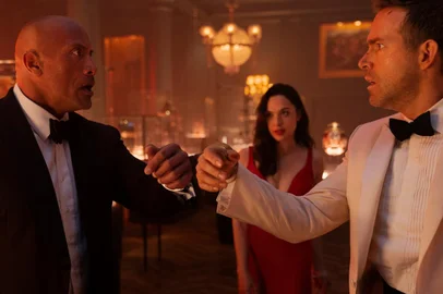 The Rock, Ryan Reynolds e Gal Gadot em Alerta Vermelho, da Netflix<!-- NICAID(14938549) -->