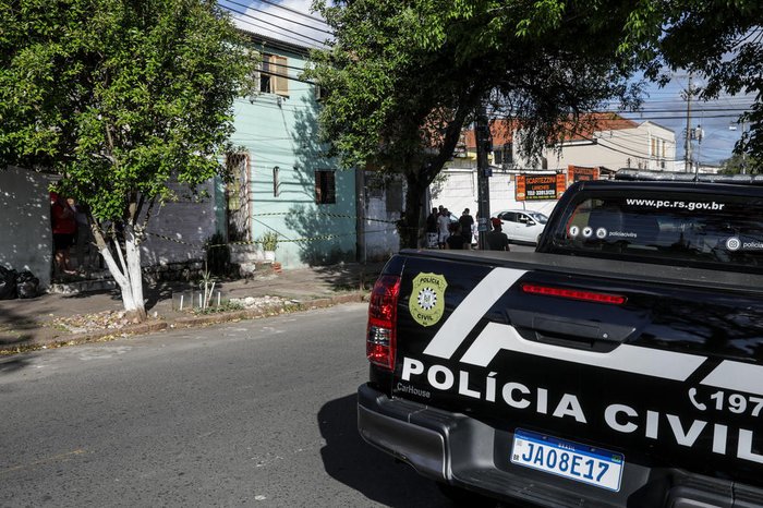 Polícia Civil e Brigada Militar estão no local