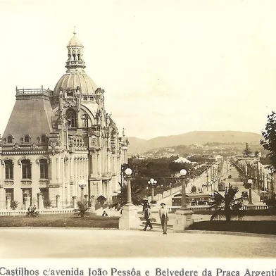 15/11/2021 - Cartão postal antigo prédio Colégio Júlio de Castilhos na Avenida João Pessoa, em Porto Alegre. FOTO: Miguel Duarte / Arquivo Pessoal<!-- NICAID(14941109) -->