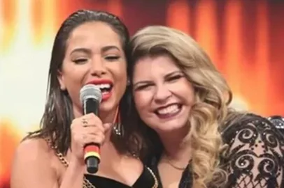 Anitta e Marília Mendonça no Melhores do Ano. Foto foi utilizada por Anitta para fazer homenagem a Marília.<!-- NICAID(14941263) -->