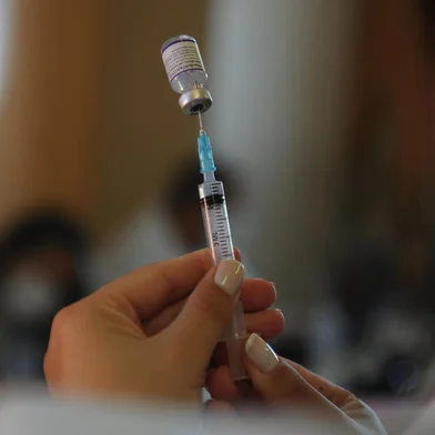 CAXIAS DO SUL, RS, BRASIL, 28/10/2021 - Adolescentes começam a ser imunizados contra a covid-19 em escolas de Caxias do Sul. Na Angelina Sassi Comandulli, 32 estudantes receberam a primeira dose na manhã desta quinta-feira. (Marcelo Casagrande/Agência RBS)<!-- NICAID(14926812) -->
