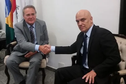 Indicado ao STF, Moraes apresenta credenciais no SenadoBrasÃ­lia - LÃ­der do PMDB no Senado, Renan Calheiros, recebe Alexandre de Moraes, indicado a ministro do STF. Moraes foi ao Congresso Nacional apresentar suas credenciais aos senadores (DÃ©bora Brito/AgÃªncia Brasil)Local: BrasiliaIndexador: DÃ©bora Brito/AgÃªncia BrasilFonte: Fotografia da AgÃªncia BrasilFotógrafo: Reporter Fotografico<!-- NICAID(14942534) -->
