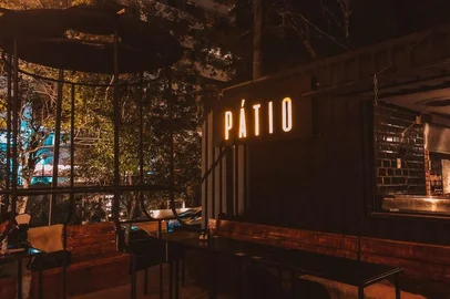 Pátio, bar, Melnick, Destemperados<!-- NICAID(14943453) -->