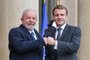Ex-presidente Lula com o presidente francês Emmanuel Macron em Paris.<!-- NICAID(14943956) -->