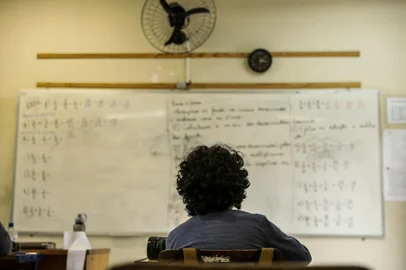 PORTO ALEGRE, RS, BRASIL - 19/11/2021A Escola Imperatriz Leopoldina foi notificada pela Secretária de Educação do Estado sobre a possibilidade de o terreno da escola ser vendido para uma instituição privada de ensino. Tem uma petição pública pedindo que isso não aconteça. Vamos conversar com representantes da instituição e pais para entender a situação.<!-- NICAID(14945867) -->
