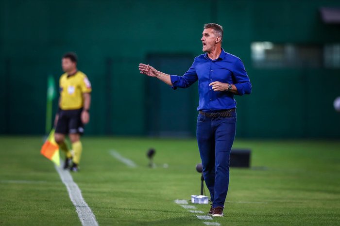 Risco de queda para o Grêmio diminui após vitória em Chapecó, mas situação ainda é muito complicada