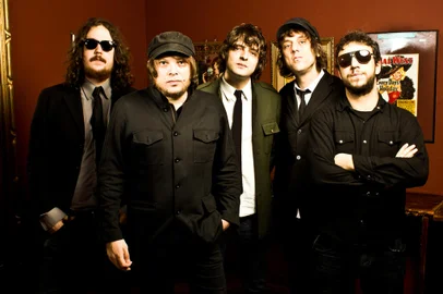 A banda Cachorro Grande.<!-- NICAID(14947560) -->