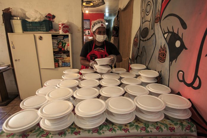 São 150 marmitas produzidas pelo MTST para distribuição 
