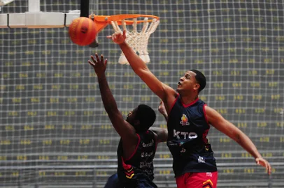 CAXIAS DO SUL, RS, BRASIL, 25/11/2021. Em sexto no NBB, Caxias do Sul Basquete aproveita duas semanas sem jogos para alinhar equipe para restante da temporada e avaliar o início positivo nos oito confrontos iniciais da competição. (Porthus Junior/Agência RBS)Indexador:                                 <!-- NICAID(14951418) -->