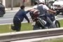 Homem algemado em moto, em São Paulo.<!-- NICAID(14955494) -->
