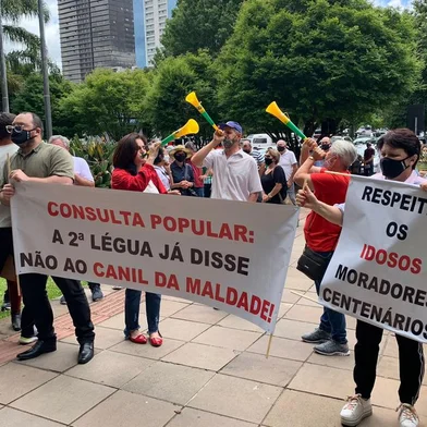 Protesto na Câmara de Vereadores contra o novo endereço do canil muniicpal em Caxias<!-- NICAID(14956852) -->