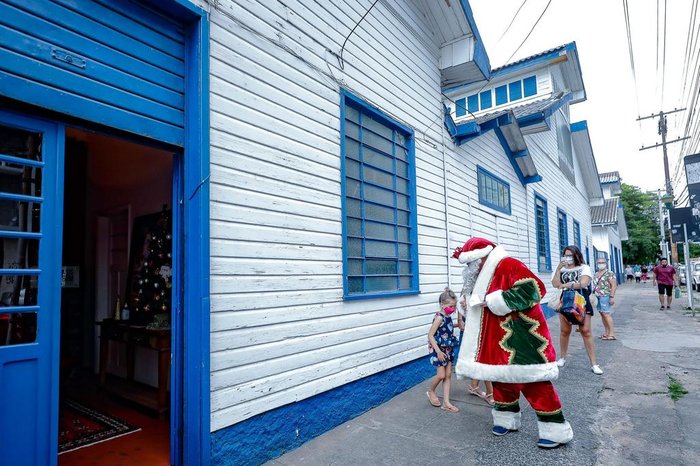 O Papai Noel chegando ao Museu do Trabalho neste domingo
