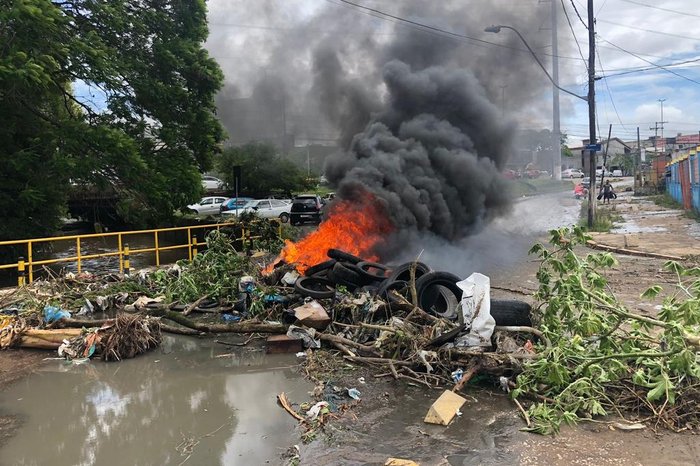 Moradores e comerciantes buscam soluções mais robustas para solucionar o problema