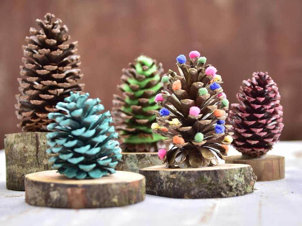 Decoração de Natal: como fazer arranjos de mesa com pinhas | Donna Decoração de Natal: como fazer arranjos de mesa com pinhas | Donna