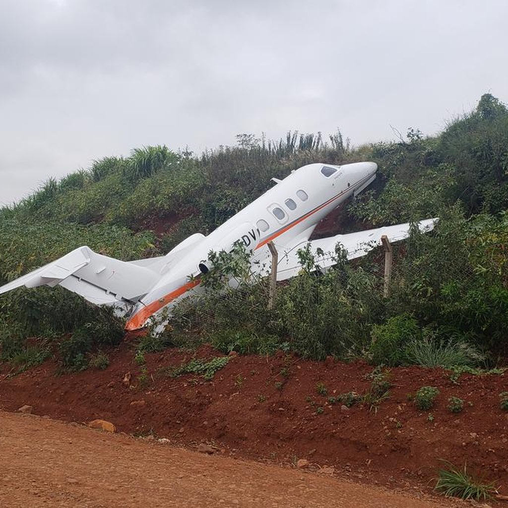Avião pequeno cai próximo ao aeroporto de Erechim (RS) #shorts 