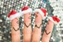 Dedos, Gorro, Papai noel, natal. Foto: Victoria ¿  / stock.adobe.comFonte: 304455401<!-- NICAID(14971134) -->
