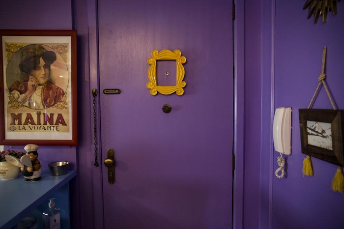 A tradicional porta do apartamento da personagem Mônica
